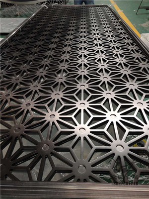 铝艺镂空精雕花格屏风 工厂实拍工艺图与造型设计解析